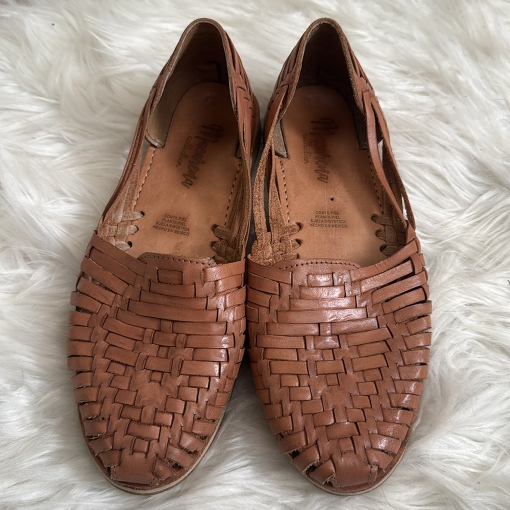 Macarena size 9 leather flats…